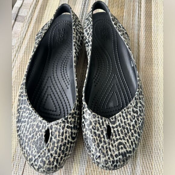 Crocs Women's Size 6 Leopard Print Ballet Flat Slip On Comfort Shoes - Picture 4 of 10